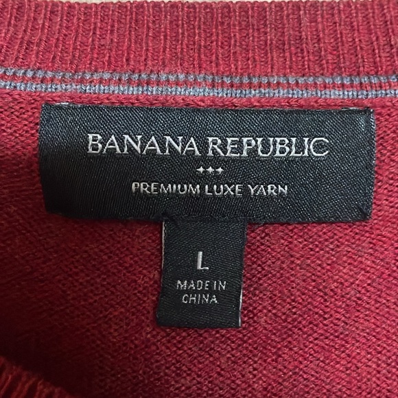 Banana Republic size L Red Crewneck Long Sleeve Lightweight Luxe Yarn Sweater - Picture 2 of 7